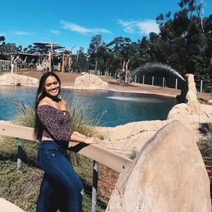 Meet your Posher, Selena